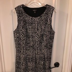 Women's Sleeveless Dress - Size 18